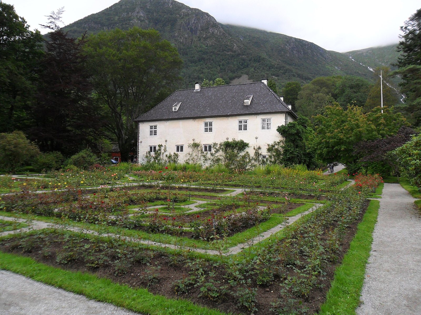 The Barony Rosendal and its rose garden
